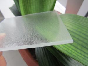 Kaca Diffuse Besi Rendah