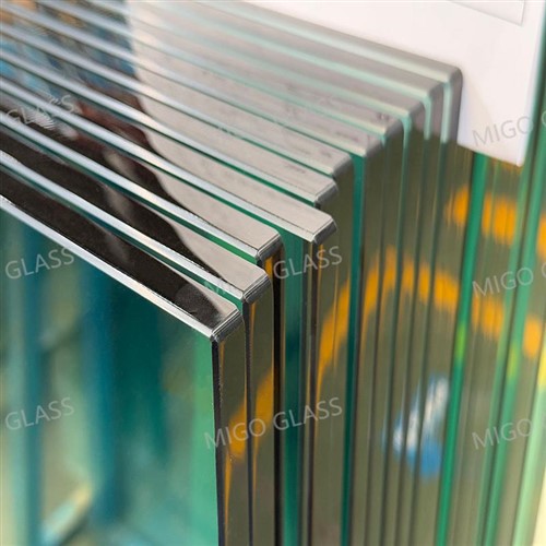 Partisi kaca kamar mandi